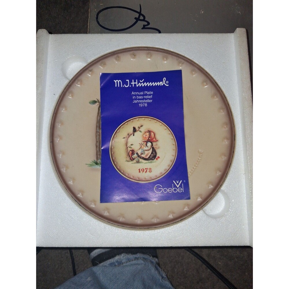 Vintage Hummel 1978 Annual Plate